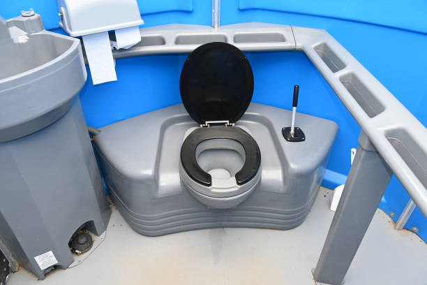 Types of Portable Toilets We Offer in Quartzsite, AZ